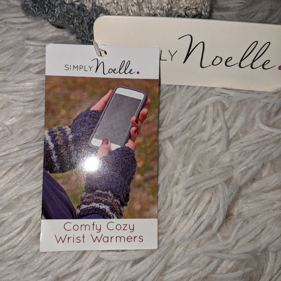 NWT Cozy Comfort Wrist Warmers - Picture 2 of 2